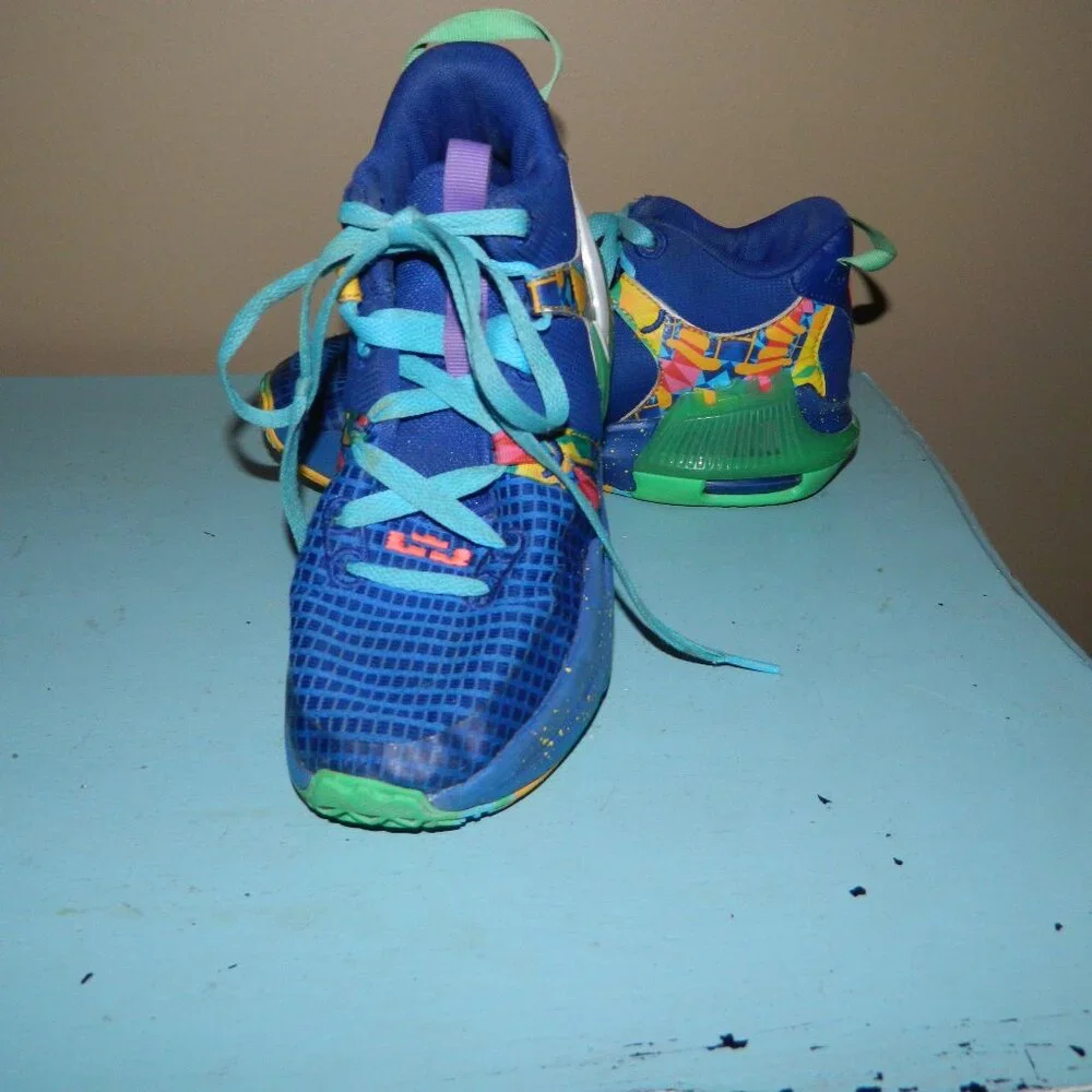 Nike Lebron Witness 7 Kaliedoscope Shoes Size 3.5Y